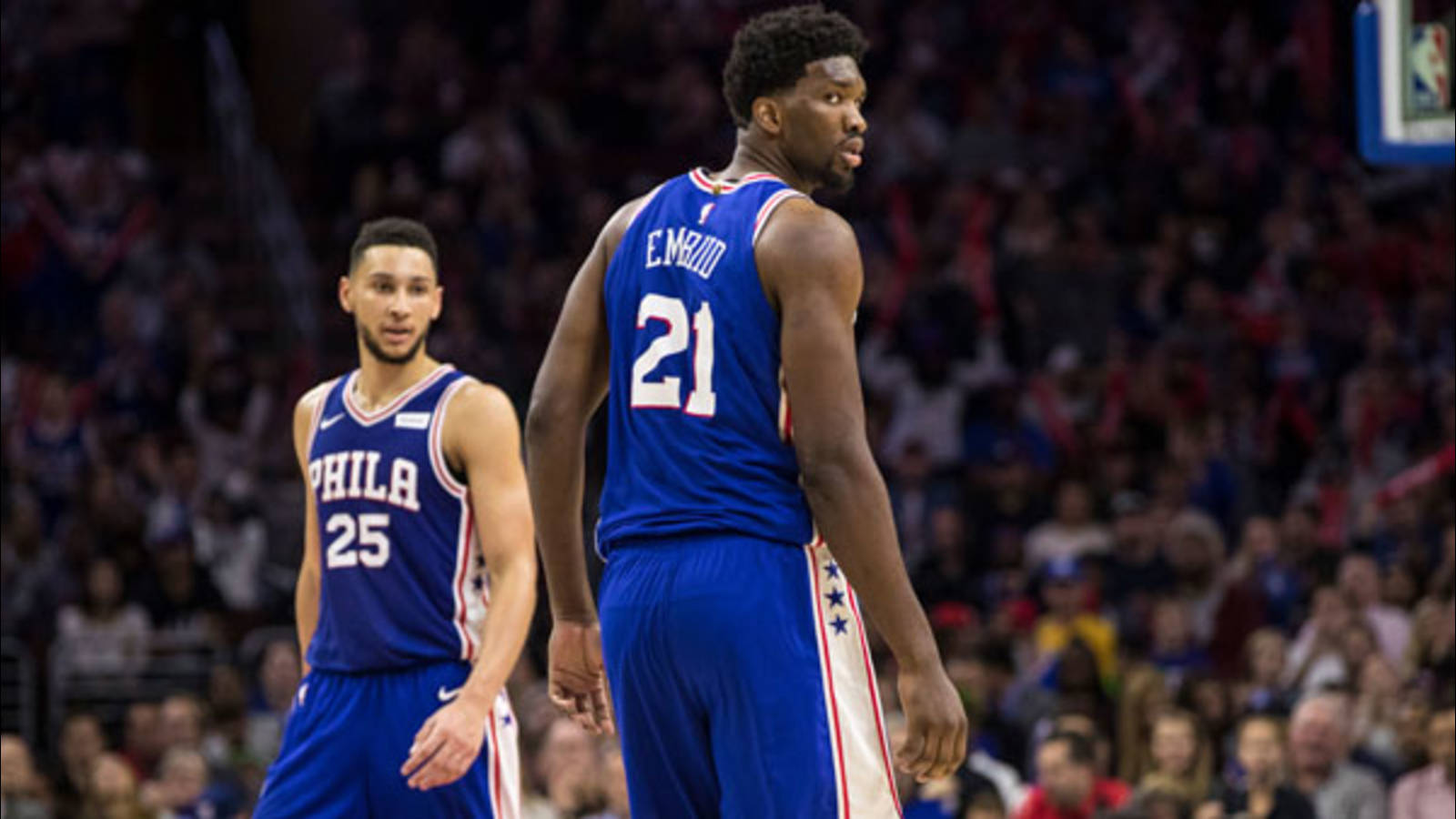 188体育 :西蒙斯复出首战，险胜状态火爆，全明星入选成为焦点！的简单介绍