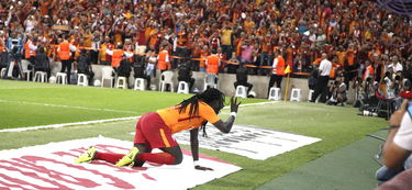 188 :内马尔重返赛场，比赛局势复杂首场状态出色，德国队观众沸腾！引发球迷热议