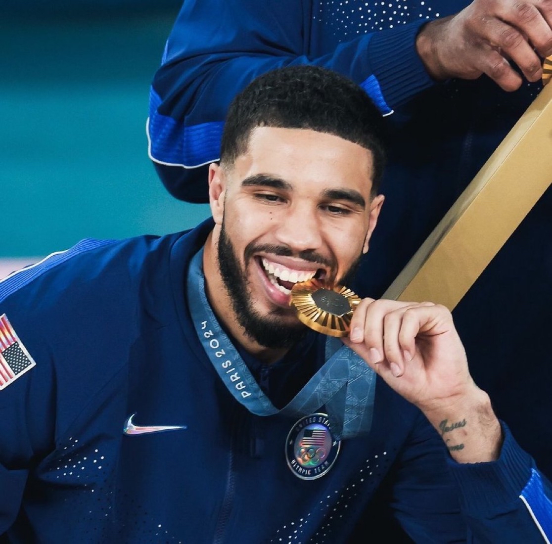 包含塔图姆复出首秀出彩，圣安东尼奥马刺主场绝杀广东男篮，豪取22连胜的词条